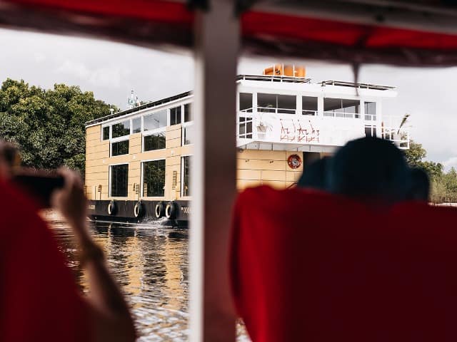 Untamed amazon chegando barco
